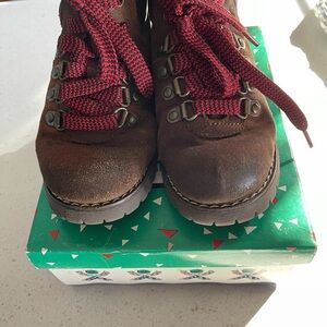 Vintage kids Brown Boots with Red Laces. Size 9 W